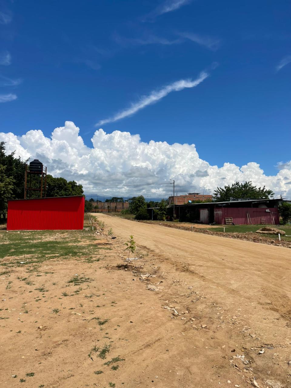 Lotes a filo de pista en excelente ubicación, frente al Mercado de Santa Anita 🏪