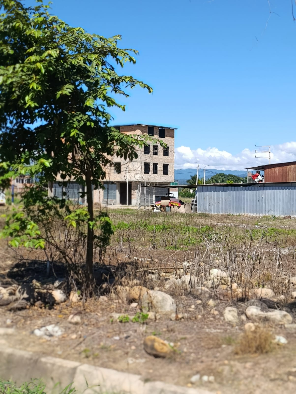 Se venden lotes en proyecto ubicado al costado del Centro Recreacional Oasis, en una zona altamente estratégica y con gran proyección comercial.