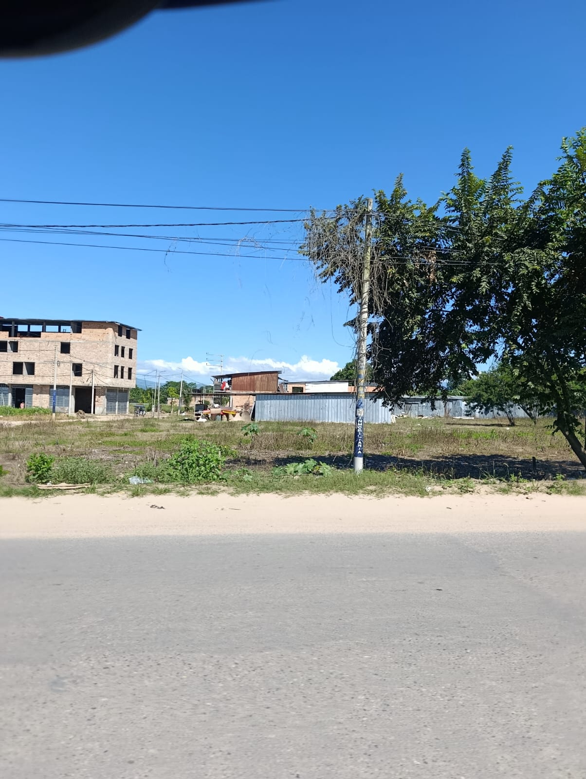 Se venden lotes en proyecto ubicado al costado del Centro Recreacional Oasis, en una zona altamente estratégica y con gran proyección comercial.