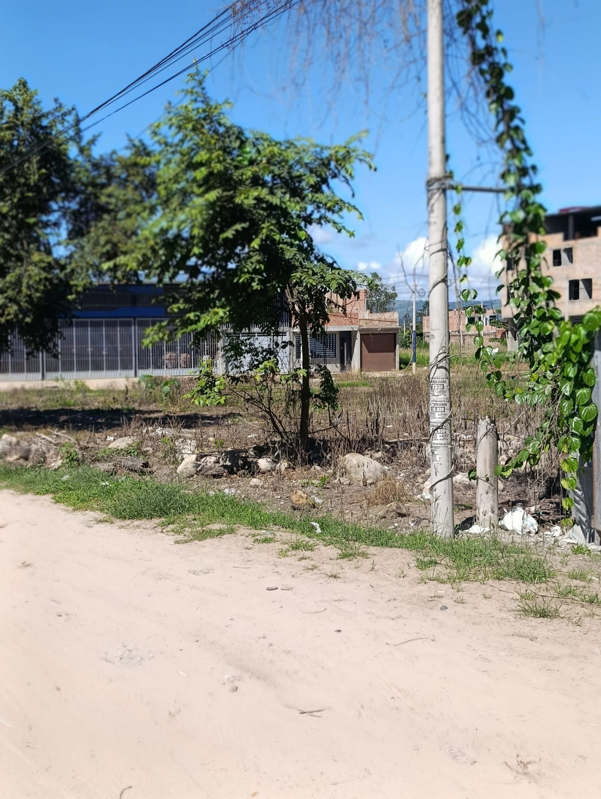 Se venden lotes en proyecto ubicado al costado del Centro Recreacional Oasis, en una zona altamente estratégica y con gran proyección comercial.